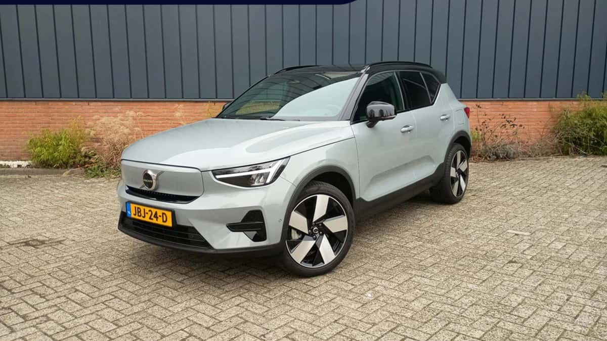 Volvo EX40 (2025) — foto 1