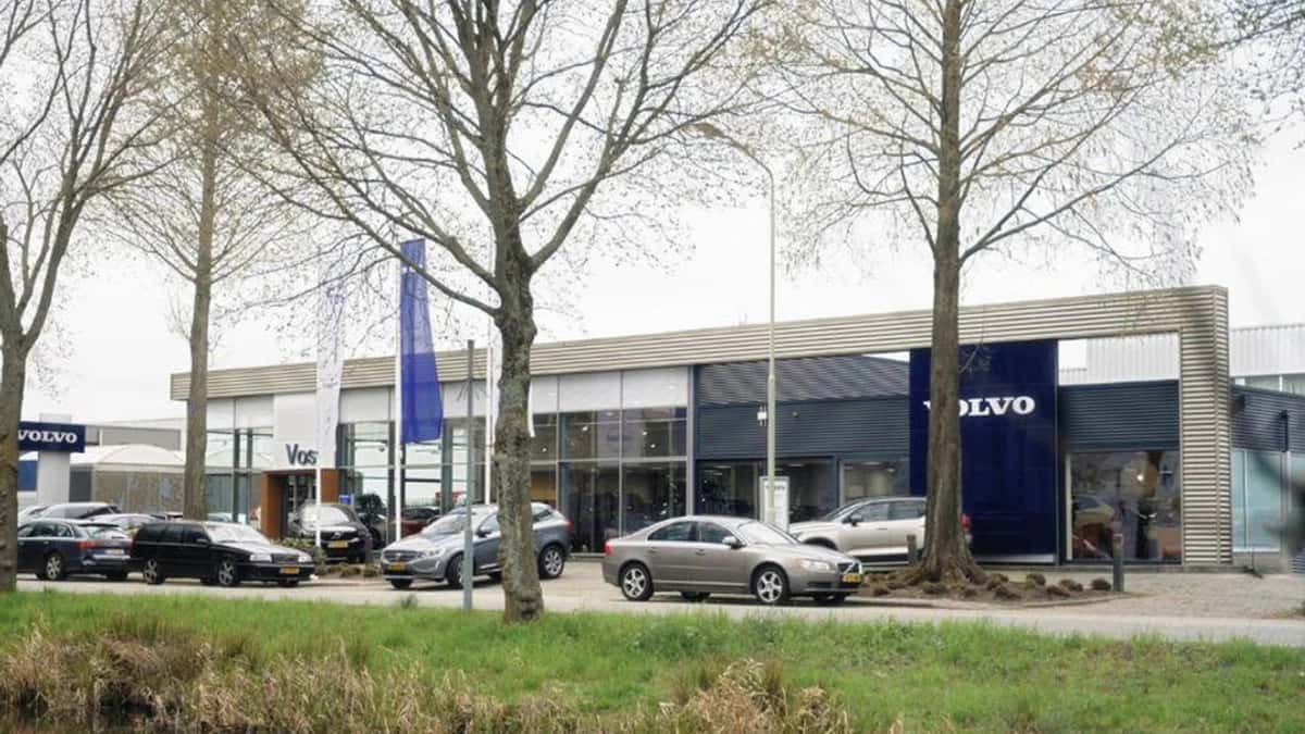 Volvo EX40 (2025) — foto 1
