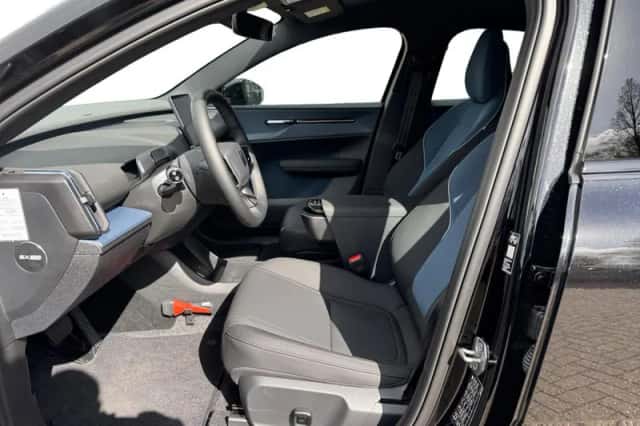 Volvo EX30 (2026) thumbnail 3