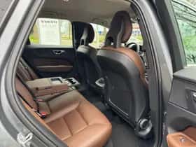 Volvo XC60 (2018) thumbnail 13