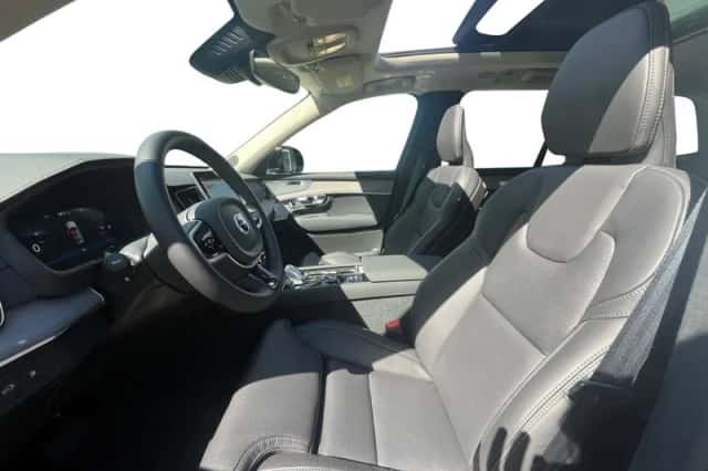 Volvo XC90 (2025) thumbnail 3