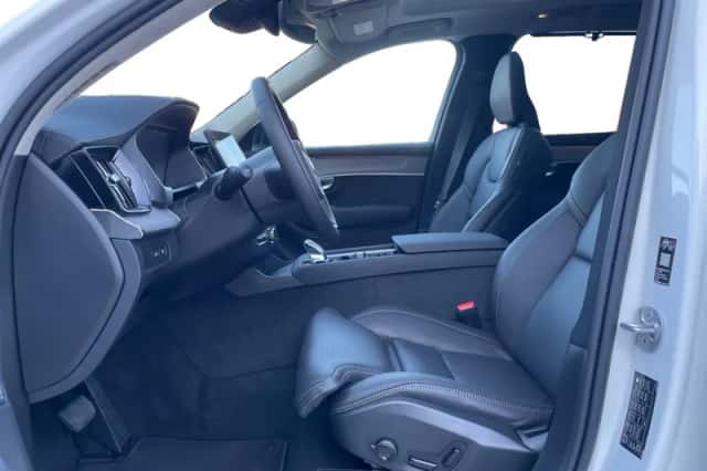 Volvo XC90 (2025) thumbnail 3