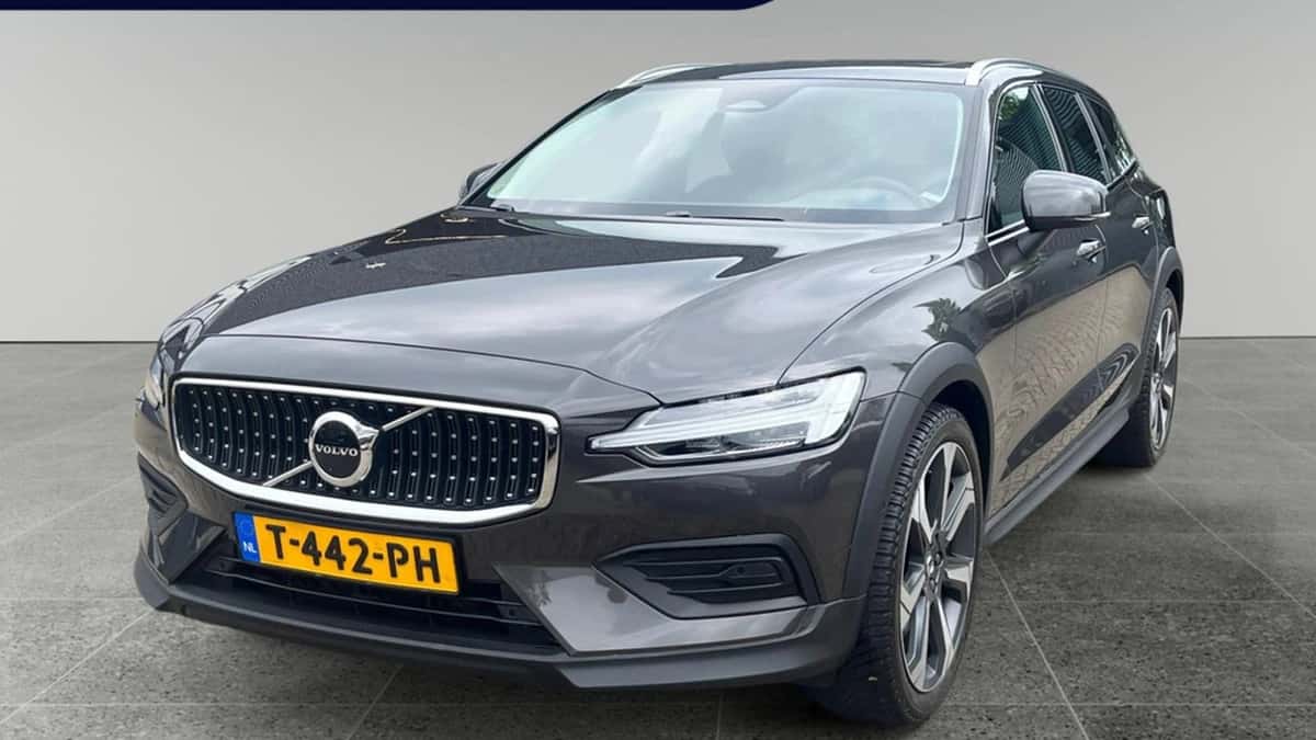 Volvo V60 (2023) — foto 1