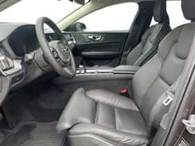 Volvo V60 (2023) thumbnail 3
