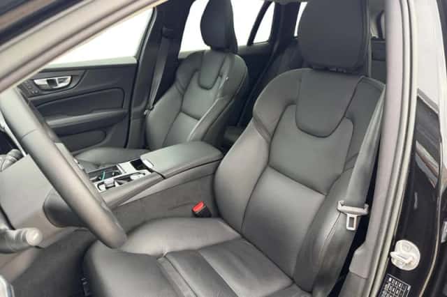 Volvo V60 (2022) thumbnail 3