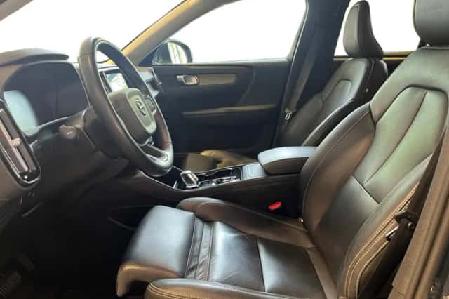 Volvo XC40 (2019) thumbnail 3