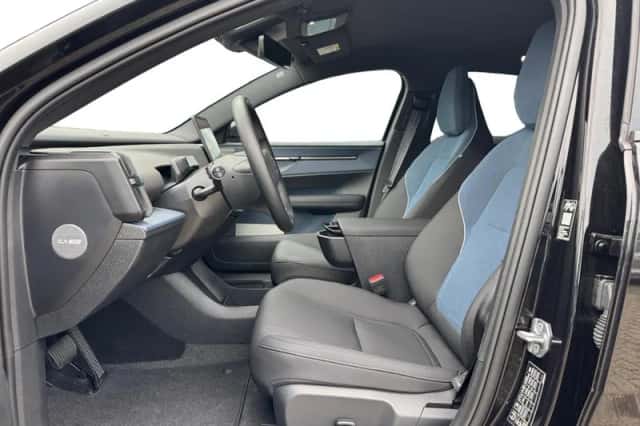 Volvo EX30 (2026) thumbnail 3