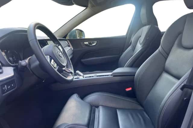 Volvo XC60 (2020) thumbnail 3
