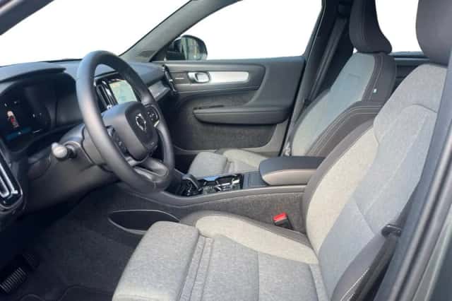 Volvo XC40 (2025) thumbnail 3