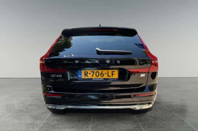 Volvo XC60 (2022) thumbnail 4