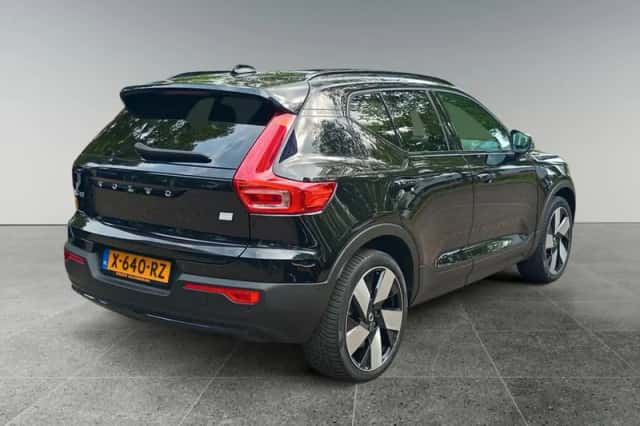 Volvo XC40 (2024) thumbnail 3