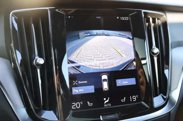 Volvo V60 (2021) thumbnail 6
