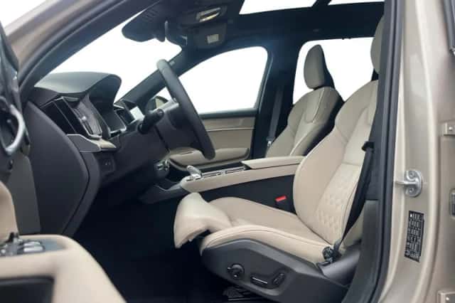 Volvo XC90 (2026) thumbnail 3