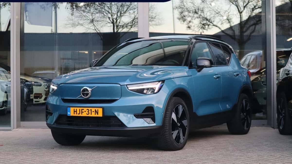 Volvo EX40 (2025) — foto 1