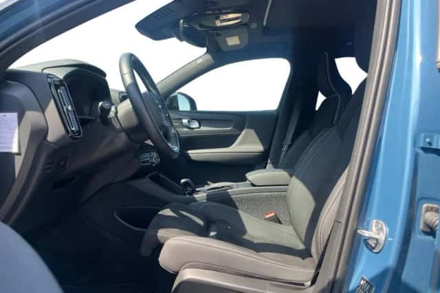 Volvo EX40 (2025) thumbnail 3