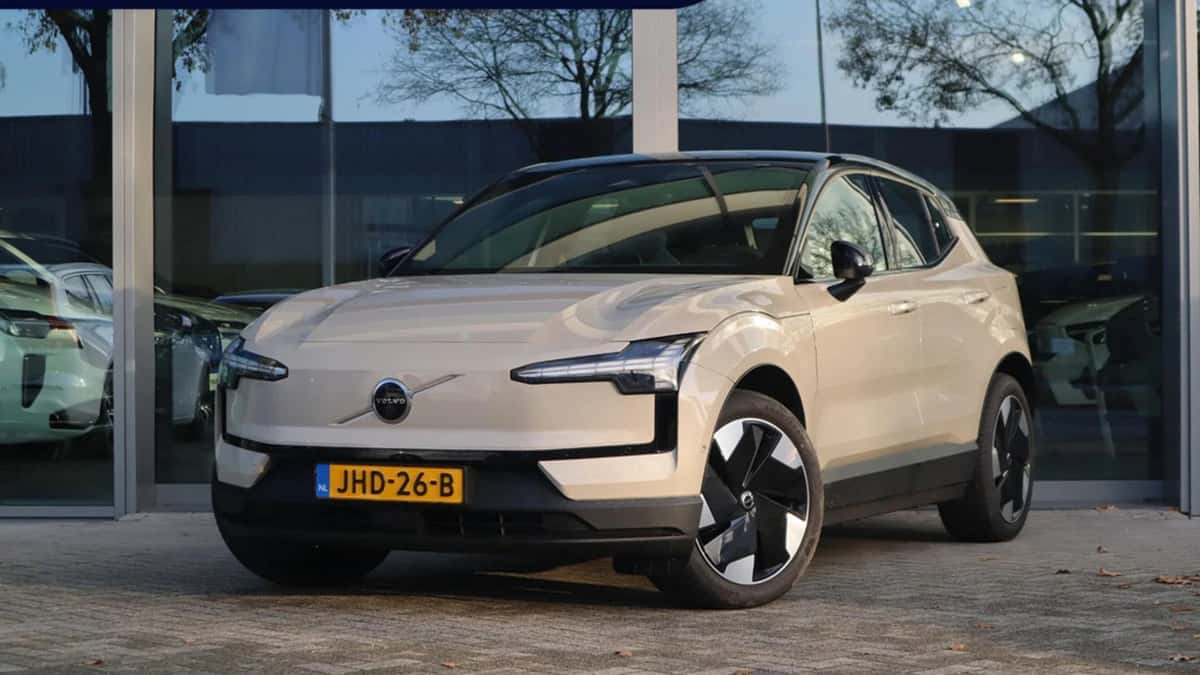 Volvo EX30 (2025) — foto 1