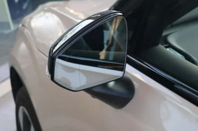 Volvo EX30 (2025) thumbnail 5