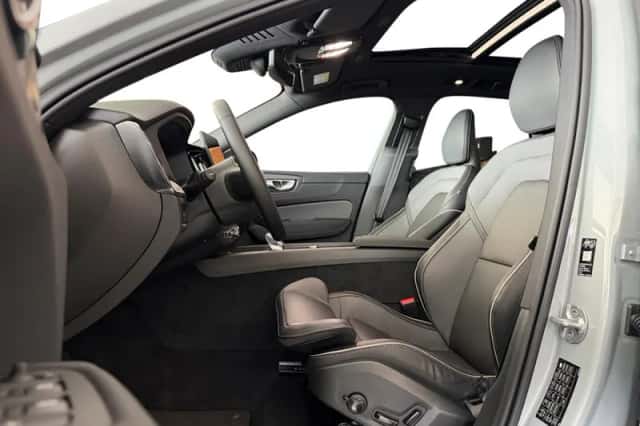 Volvo XC60 (2025) thumbnail 3