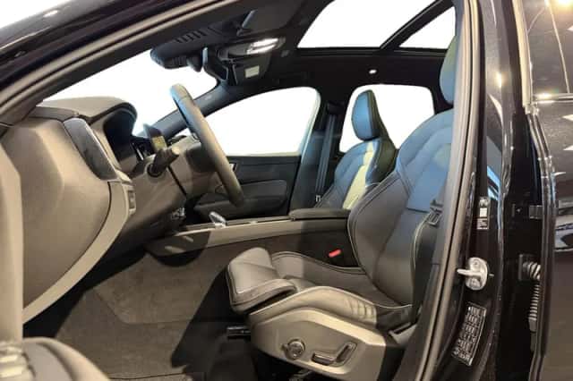 Volvo XC60 (2025) thumbnail 3