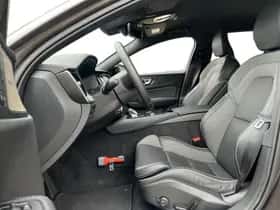 Volvo V60 (2025) thumbnail 3