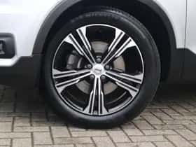 Volvo XC40 (2018) thumbnail 3