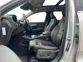 Volvo XC40 (2018) thumbnail 3
