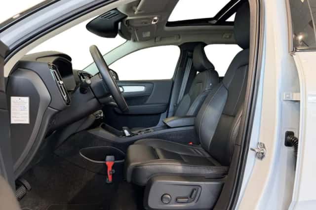 Volvo XC40 (2020) thumbnail 3
