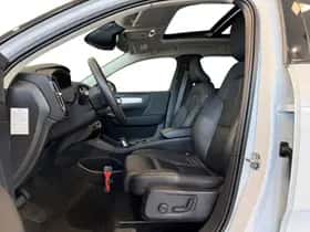 Volvo XC40 (2020) thumbnail 3