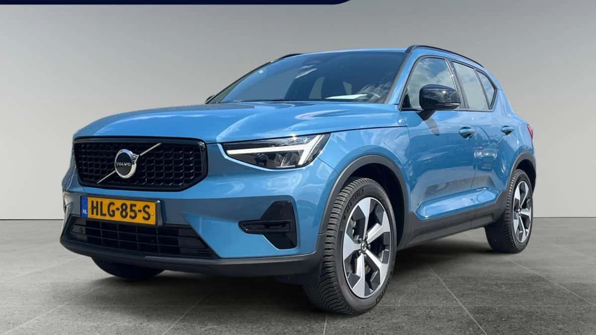 Volvo XC40 (2025) — foto 1
