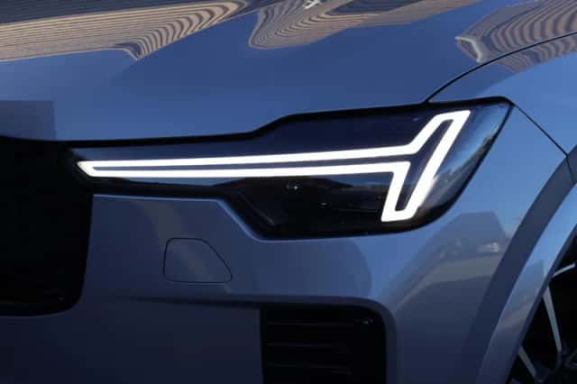 Volvo XC90 (2025) thumbnail 3