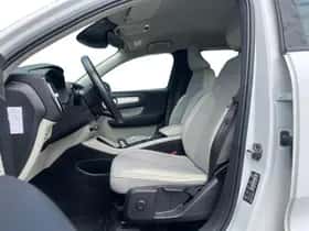 Volvo XC40 thumbnail 3
