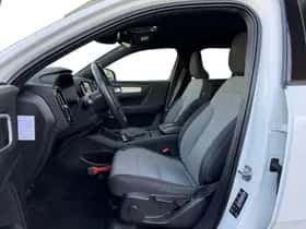 Volvo XC40 (2021) thumbnail 3