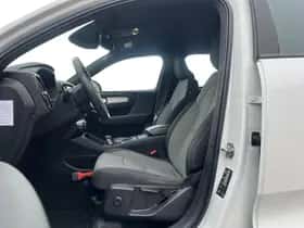 Volvo XC40 (2021) thumbnail 3