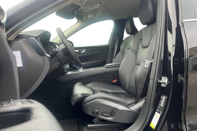 Volvo XC60 (2021) thumbnail 3