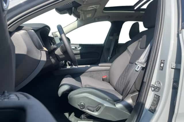 Volvo XC60 (2025) thumbnail 3