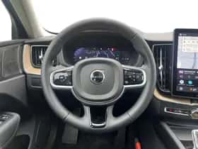 Volvo XC60 (2025) thumbnail 9