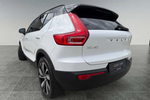 Volvo XC40 (2021) thumbnail 3