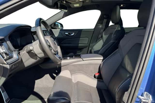 Volvo V60 (2021) thumbnail 3
