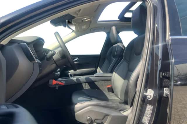 Volvo XC60 (2024) thumbnail 3