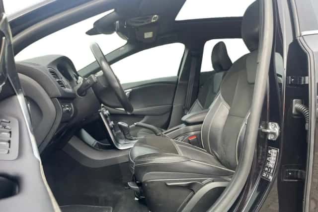 Volvo V40 (2019) thumbnail 3