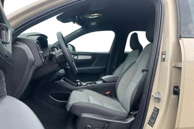 Volvo XC40 (2025) thumbnail 3
