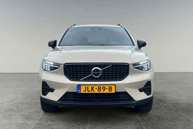 Volvo XC40 (2025) thumbnail 5