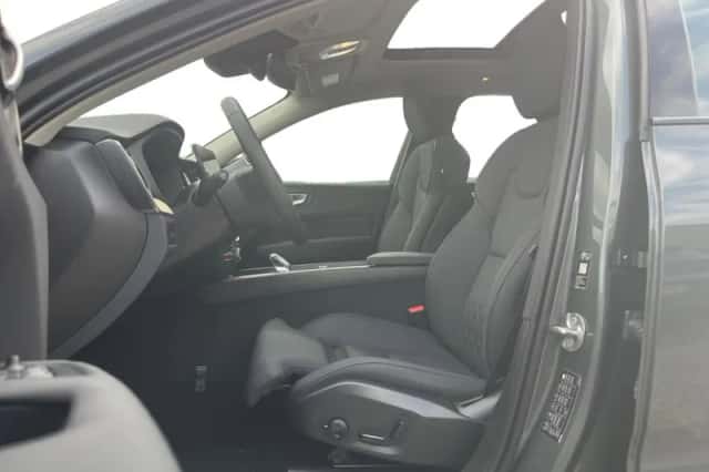 Volvo XC60 (2025) thumbnail 3