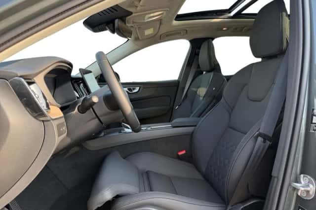 Volvo XC60 (2026) thumbnail 3