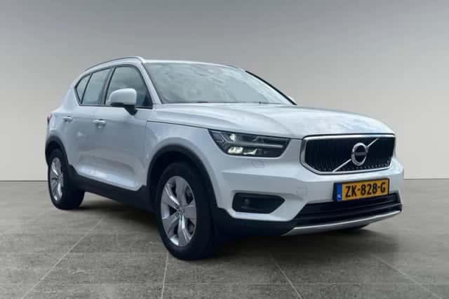 Volvo XC40 (2019) thumbnail 2