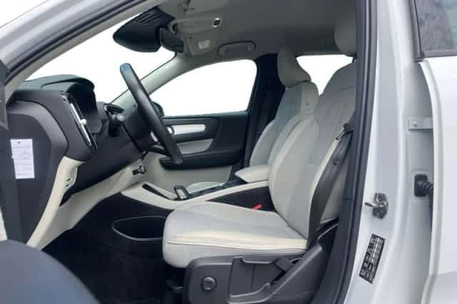 Volvo XC40 (2019) thumbnail 3