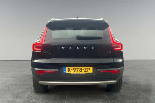 Volvo XC40 (2021) thumbnail 3