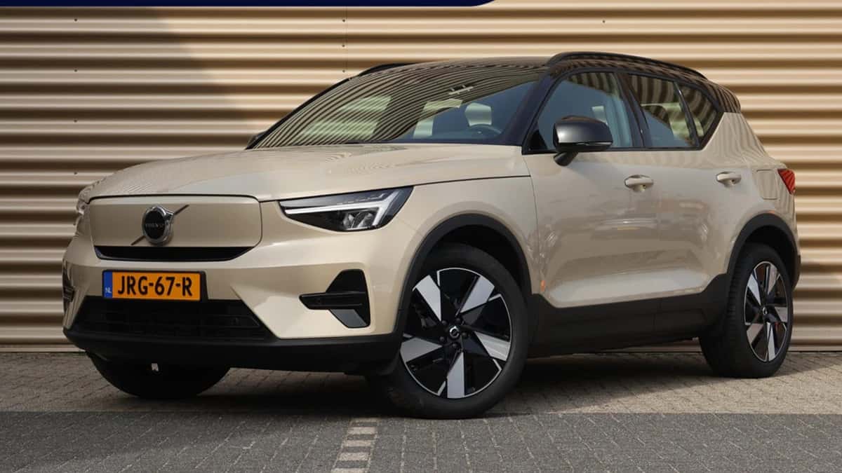 Volvo EX40 (2025) — foto 1