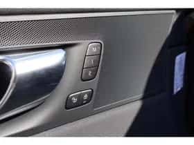 Volvo XC60 (2019) thumbnail 18