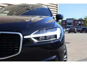 Volvo XC60 (2019) thumbnail 3